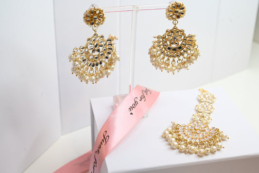 Gold Plated Kundan Earrings with Mangtikka,  White Pearl Chaandbali Earrings Tikka Set,  Chaandbali  Indian Jewellery Set, Tiki Headpiece